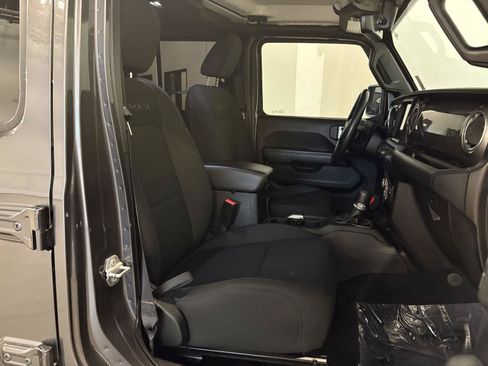 Used 2018 Jeep Wrangler Unlimited Sahara w/ Uconnect 4C Nav & Sound Group AWD/4WD image 44