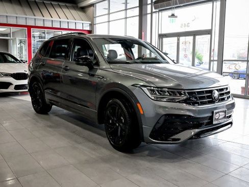 Used 2024 Volkswagen Tiguan SE R-Line image 3