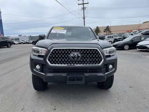 Used 2019 Toyota Tacoma TRD Off-Road w/ TRD Premium Off Road Package AWD/4WD image 5