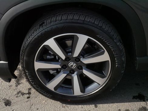 Certified 2025 Honda Pilot Touring image 15