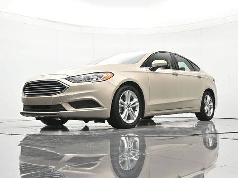 Used 2018 Ford Fusion SE w/ Fusion SE Technology Package FWD image 37