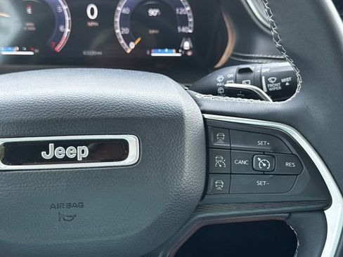 Certified 2024 Jeep Grand Cherokee Laredo AWD/4WD image 25