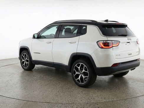 Used 2025 Jeep Compass Limited image 6