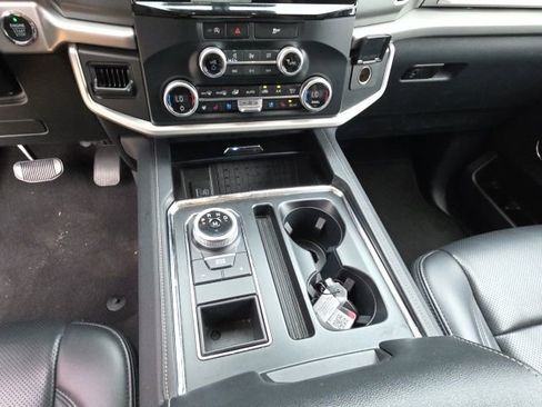 Used 2024 Ford Expedition XLT image 18