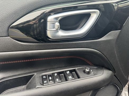 Used 2023 Jeep Compass Trailhawk w/ Trailhawk Convenience Group image 11