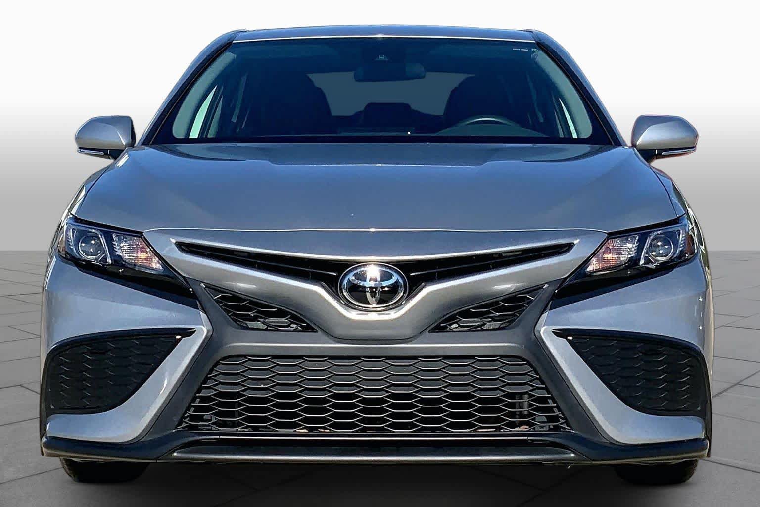 Used 2024 Toyota Camry SE FWD image 4