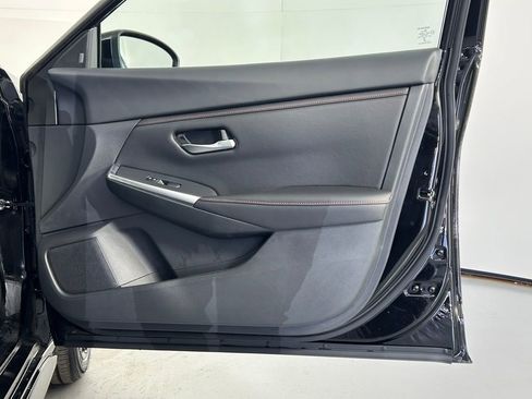 Used 2025 Nissan Sentra SR w/ Midnight Edition FWD image 9