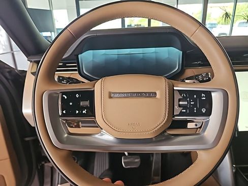 Used 2025 Land Rover Range Rover SE image 19