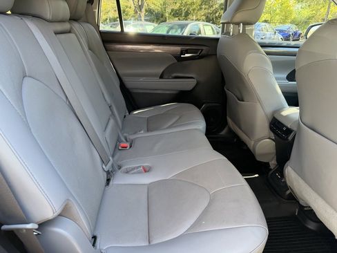 Used 2021 Toyota Highlander Limited image 8