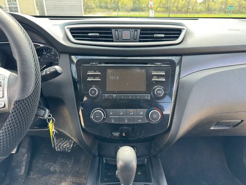 Used 2014 Nissan Rogue S AWD/4WD image 17