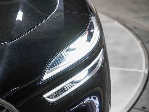 Used 2023 Genesis G70 3.3T image 7