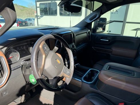 Used 2021 Chevrolet Silverado 2500 High Country w/ Z71 Off-Road Package image 9