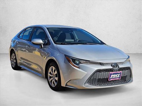 Used 2021 Toyota Corolla LE image 3