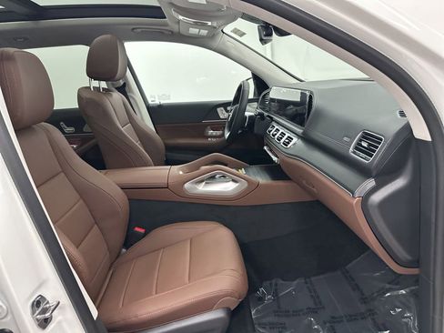 Used 2025 Mercedes-Benz GLS 450 4MATIC image 29