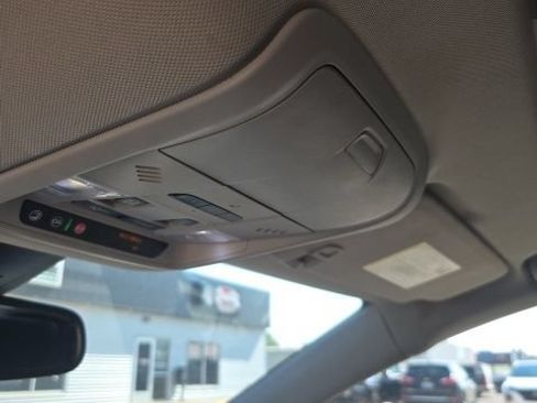 Used 2019 Buick Enclave Premium AWD/4WD image 19
