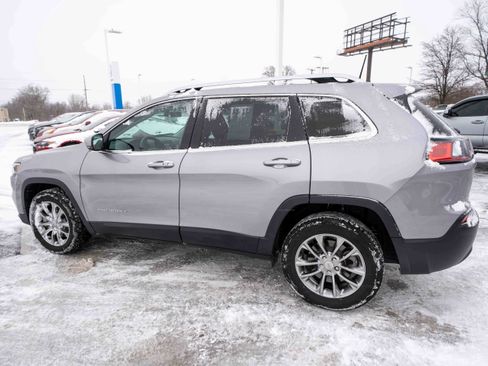 Used 2019 Jeep Cherokee Latitude Plus w/ Cold Weather Group image 4