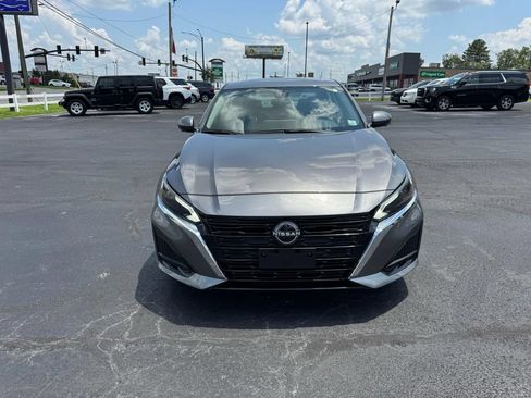 Used 2024 Nissan Altima 2.5 SL FWD image 3