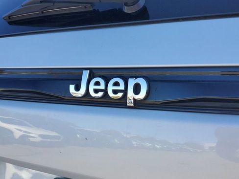 Certified 2022 Jeep Grand Cherokee Overland w/ Luxury Tech Group IV image 10