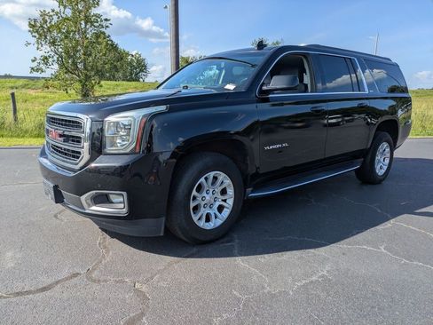 Used 2017 GMC Yukon XL SLT AWD/4WD image 8