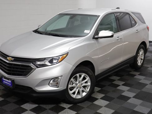 Used 2019 Chevrolet Equinox LT image 2
