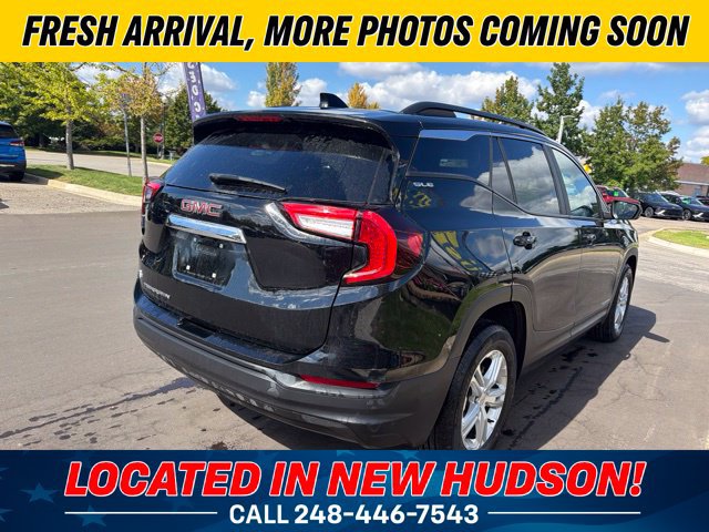 Used 2024 GMC Terrain SLE w/ Driver Convenience Package FWD image 3