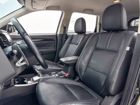 Used 2018 Mitsubishi Outlander SEL image 16