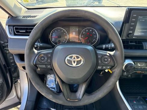 Used 2022 Toyota RAV4 LE image 25