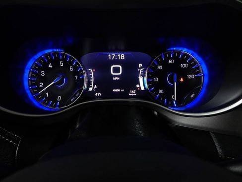 Used 2022 Chrysler Pacifica Touring-L w/ Uconnect Theater Family Group image 28