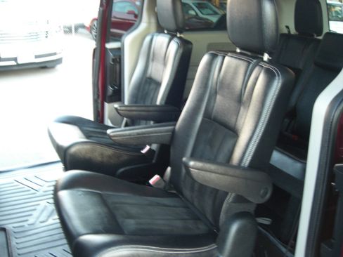 Used 2017 Dodge Grand Caravan SXT image 14