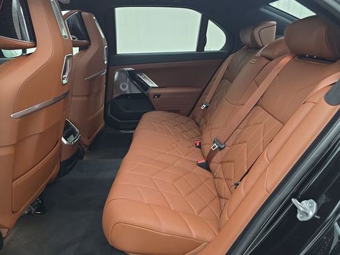 New 2026 BMW i7 xDrive60 w/ Executive Package image 24