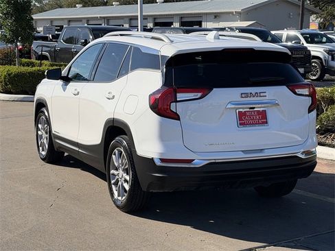 Used 2024 GMC Terrain SLT image 5
