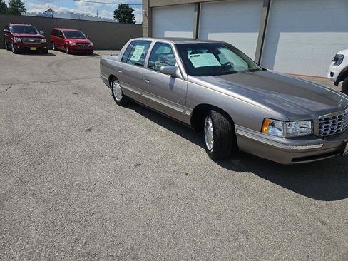 Used 1998 Cadillac De Ville FWD image 4