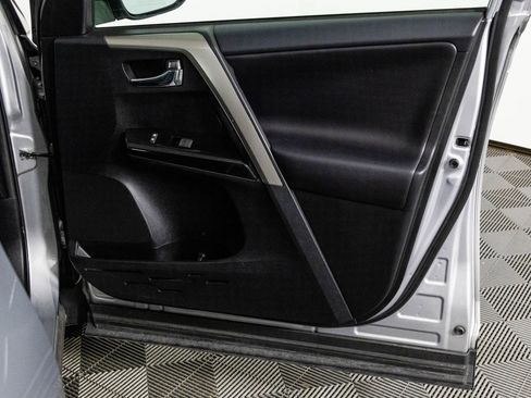 Used 2018 Toyota RAV4 Limited image 41