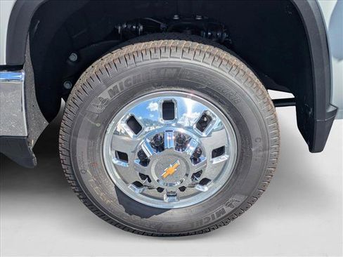 New 2025 Chevrolet Silverado 3500 LT image 9