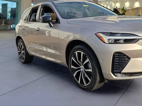 Certified 2024 Volvo XC60 B5 Plus AWD/4WD image 25