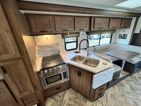 Used 2021 Ford E-450 and Econoline 450 Super Duty w/ Motorhome Prep Package RWD image 19