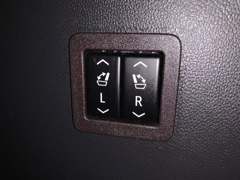 Used 2020 Buick Enclave Premium w/ Sun and Sites Package image 52