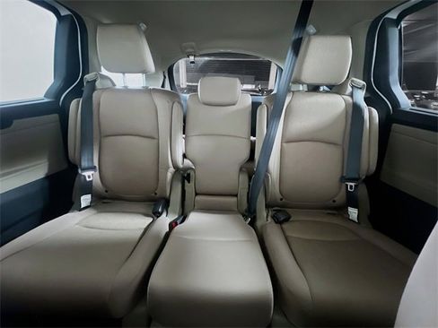 Used 2024 Honda Odyssey EX image 25