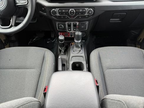 Used 2025 Jeep Wrangler Sport AWD/4WD image 12