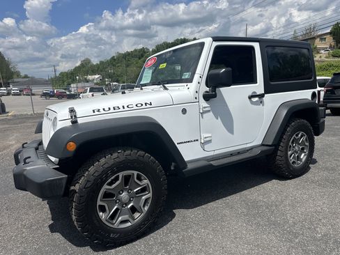 Used 2016 Jeep Wrangler Rubicon w/ Power Convenience Group AWD/4WD image 11