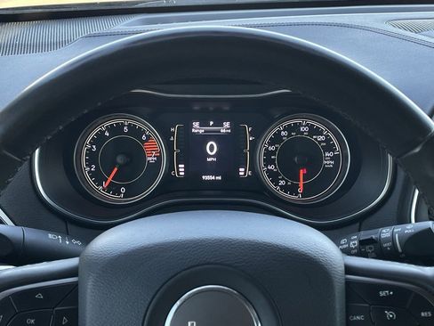 Used 2020 Jeep Cherokee Latitude Plus image 15