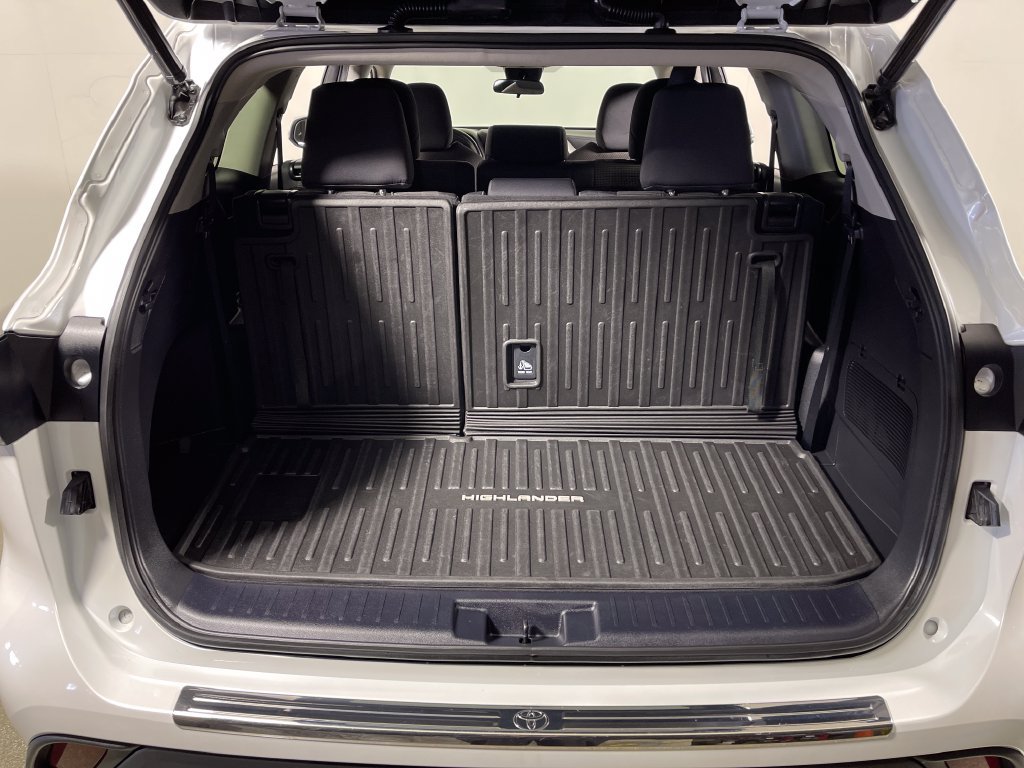 Certified 2022 Toyota Highlander LE FWD image 10