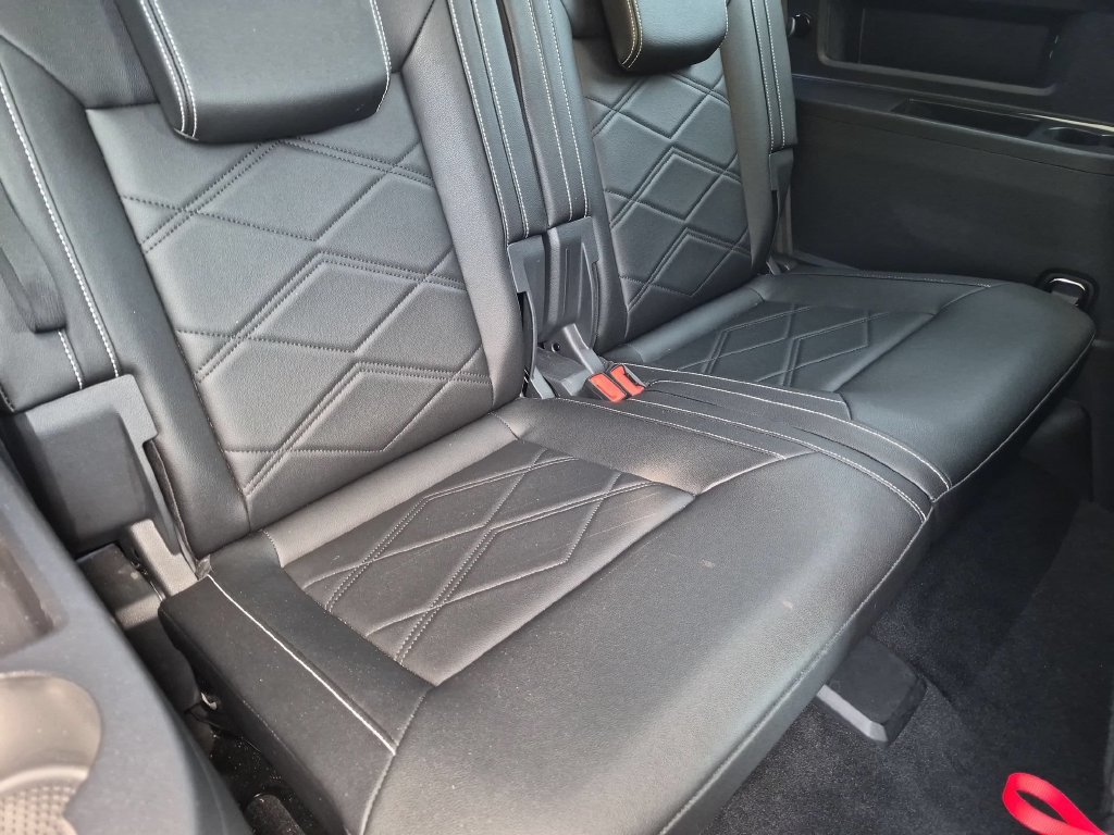Used 2025 Volkswagen Atlas SE AWD/4WD image 29