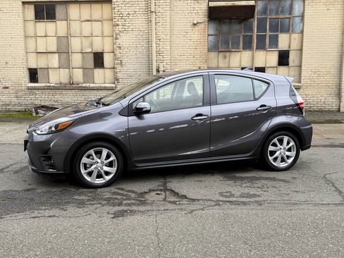 Used 2018 Toyota Prius C Four image 4