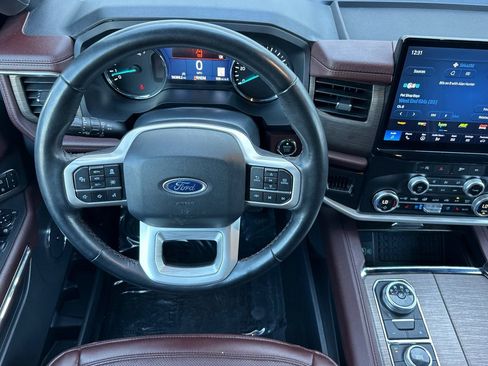 Used 2024 Ford Expedition Limited image 16