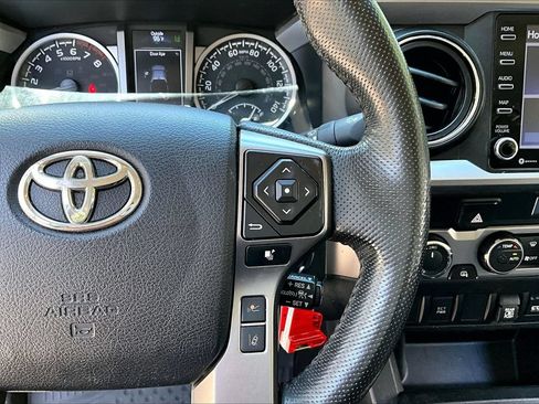Used 2022 Toyota Tacoma SR5 AWD/4WD image 11