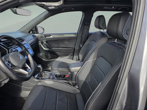 Used 2022 Volkswagen Tiguan SEL R-Line image 11