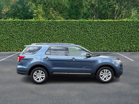 Used 2019 Ford Explorer XLT w/ Equipment Group 202A FWD image 2