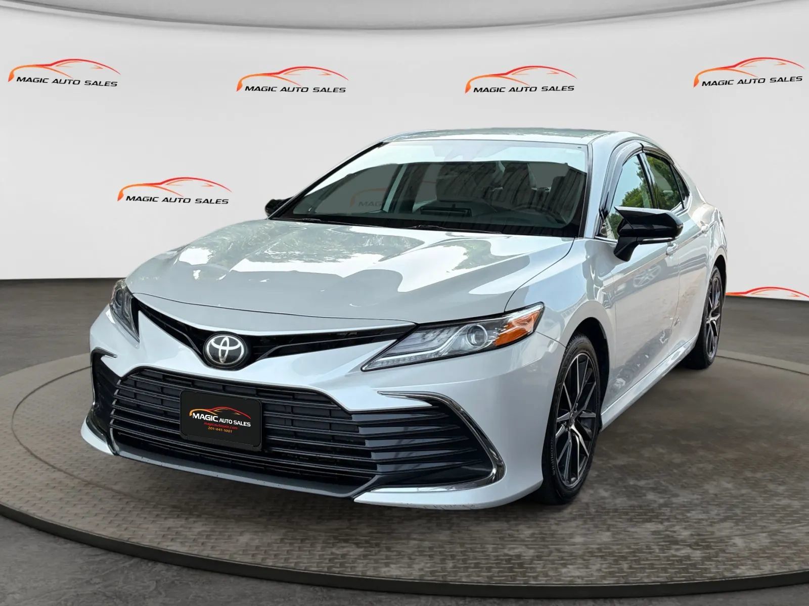 Used 2021 Toyota Camry XLE AWD/4WD image 1