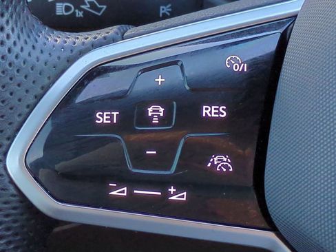 Used 2024 Volkswagen Tiguan SE R-Line image 26